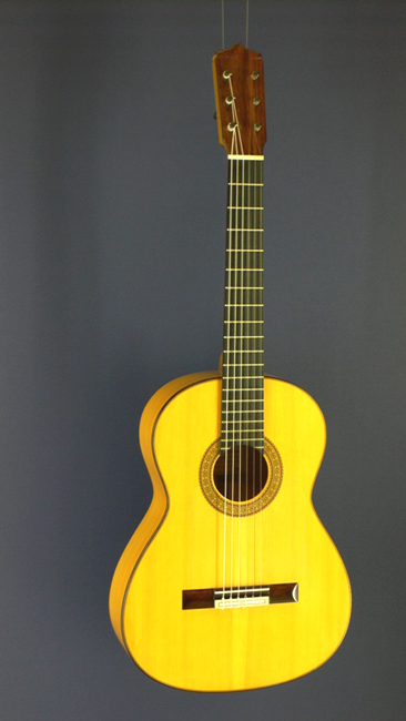 Meistergitarre, Flamencogitarre gebaut 1990 in Granada vom spanischen Gitarrenbauer Antonio Duran, Fichte, Zypresse, mit Holzwirbeln