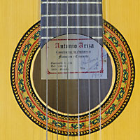 rosette, label of Antonio Ariza guitar with spruce top and walnut back and sides, year 1998