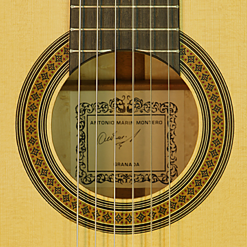 Antonio Marin Montero klassische Gitarre Fichte, Vogelaugenahorn, Baujahr 2019, Rosette, Schild