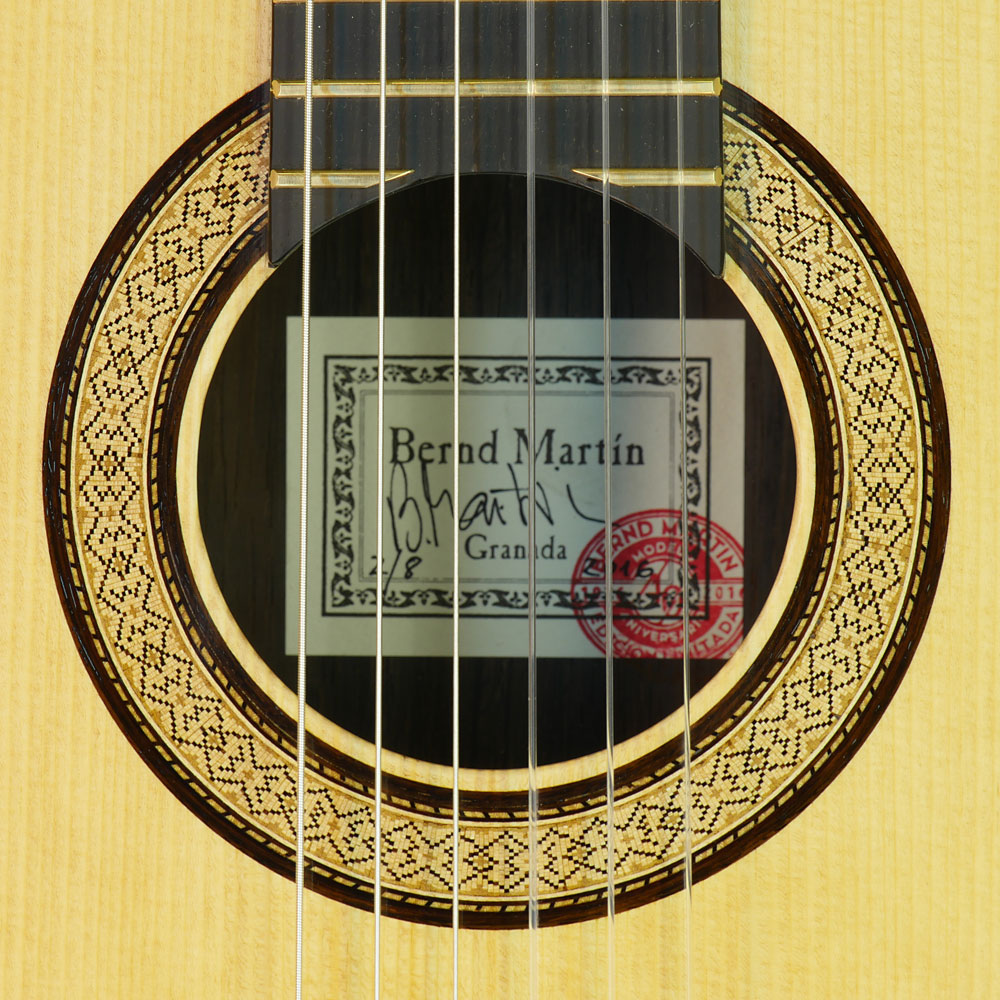 Bernd Martin Jubiläumsmodell 40 Aniversario, Nr. 2, limitierte Edition auf 8 Gitarren, Fichte, Palisander, Baujahr 2016, Rosette, Label