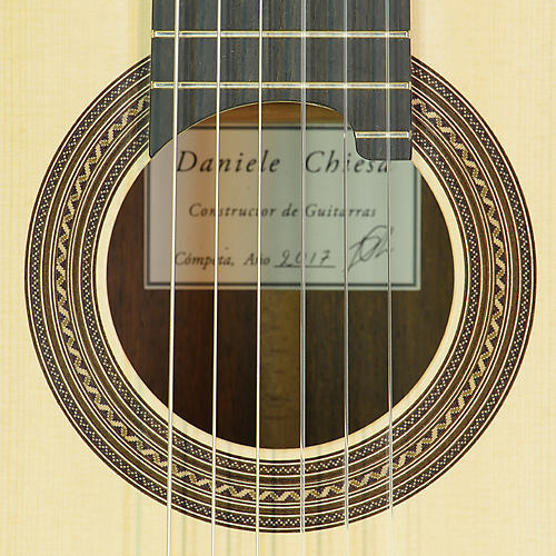 Daniele Chiesa Meistergitarre Fichte, Madagaskar Palisander, Mensur 65 cm, Baujahr 2017, Rosette, Schild