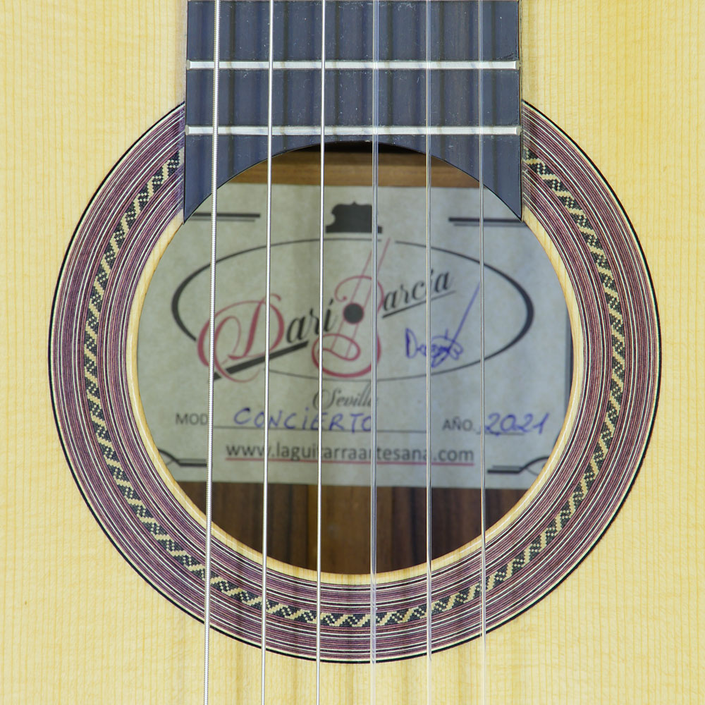 Dario Garcia Meistergitarre Fichte, Pau Ferro, Mensur 65 cm, Baujahr 2021, Rosette, Schild