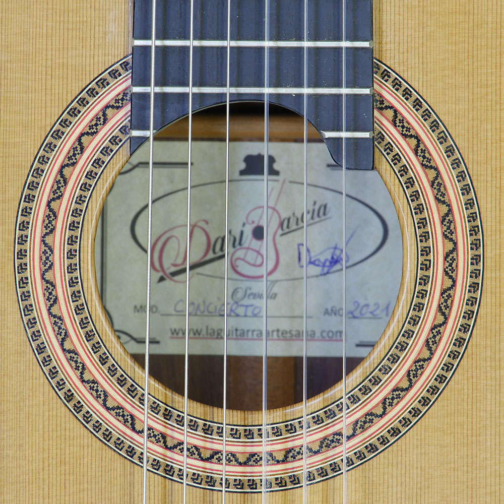 Dario Garcia Meistergitarre Zeder, Madagaskar Palisander, Mensur 65 cm, Baujahr 2021, Rosette, Schild