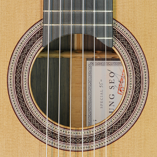 Young Seo Meistergitarre Zeder, Palisander, Baujahr 2018, Rosette, Label