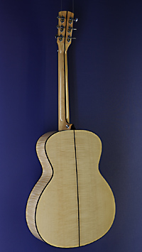 You`s, Akustikgitarre mit Tonabnehemr in Grand Auditorium Form mit massiver Fichtendecke und Ahorn an Boden und Zarge, Pickup, Sattelbreite 45 mm, Rückseite