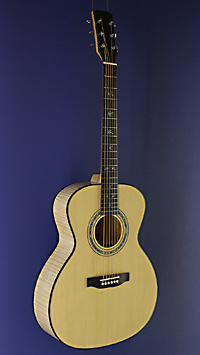 You`s, Akustikgitarre mit Tonabnehmer in Grand Auditorium Form mit massiver Fichtendecke und Ahorn an Boden und Zarge, Pickup