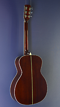 You`s, sunburst lackierte Akustikgitarre in OM-Form mit massiver Fichtendecke und Mahagoni an Boden und Zarge, Pickup, Rückseite