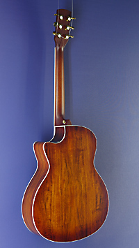 You`s, Akustikgitarre mit Tonabnehemr in Grand Auditorium Form mit massiver Koa Decke und Koa an Boden und Zarge, Pickup, Sattelbreite 45 mm, Rückseite