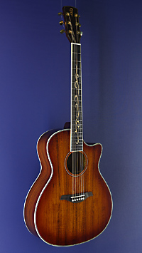 You`s, Akustikgitarre mit Tonabnehmer in Grand Auditorium Form mit massiver Koa Decke und Koa an Boden und Zarge, Cutaway und Pickup
